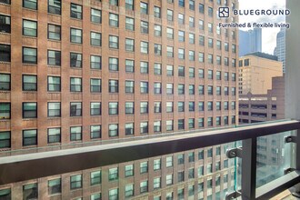 210 N Wells St, Unit SI FL14-ID605 in Chicago, IL - Building Photo - Building Photo