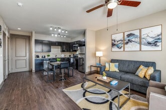 15750 Spectrum Dr in Addison, TX - Building Photo - Building Photo
