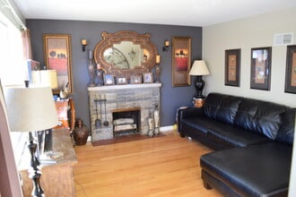 764 Buckeye St in Elgin, IL - Building Photo - Building Photo