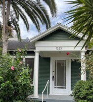 1223 N Orange Grove Ave, Unit WHOLE HOUSE in West Hollywood, CA - Building Photo