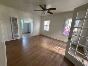 1939 W Washington Blvd, Unit 1941 in Los Angeles, CA - Building Photo - Building Photo