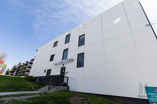 Grapes Manor in Calgary, AB - Building Photo - Building Photo