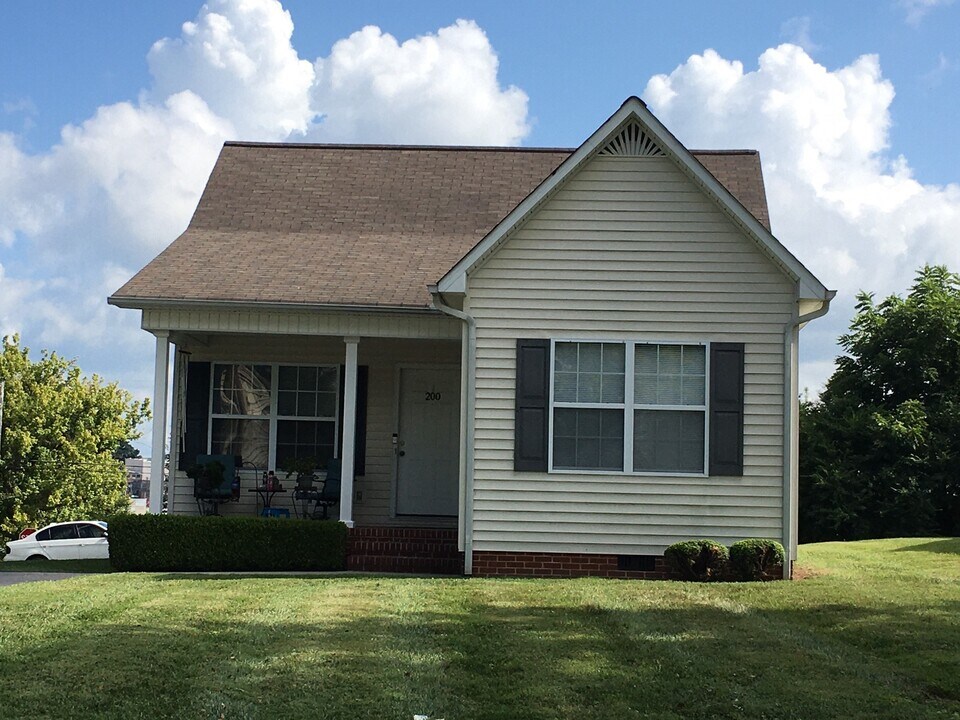 200 King St in Cookeville, TN - Foto de edificio