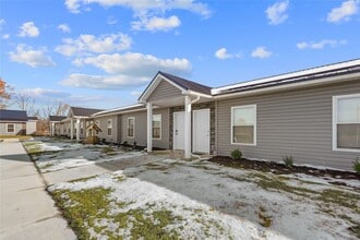 423 W 3rd St in Waterford, PA - Foto de edificio - Building Photo