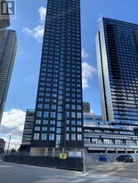 395 Square One Dr in Mississauga, ON - Building Photo