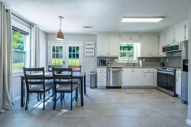 25 Jennifer Ln in Rydal, GA - Building Photo - Building Photo