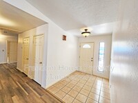 1861 Upland Ave in Pahrump, NV - Foto de edificio - Building Photo