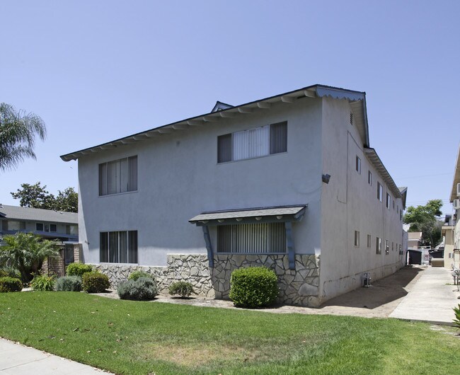 2009 E Whiting Ave in Fullerton, CA - Building Photo - Building Photo