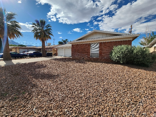 5109 Bastille Ave in El Paso, TX - Foto de edificio - Building Photo