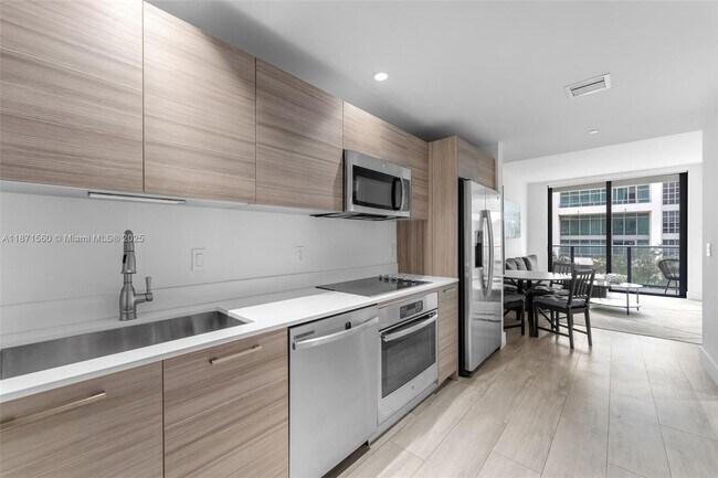 property at 121 NE 34th St