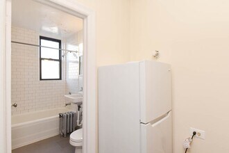 3335 W Diversey Ave in Chicago, IL - Building Photo - Building Photo