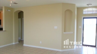1625 Ambercrest Dr in Lancaster, TX - Building Photo - Building Photo
