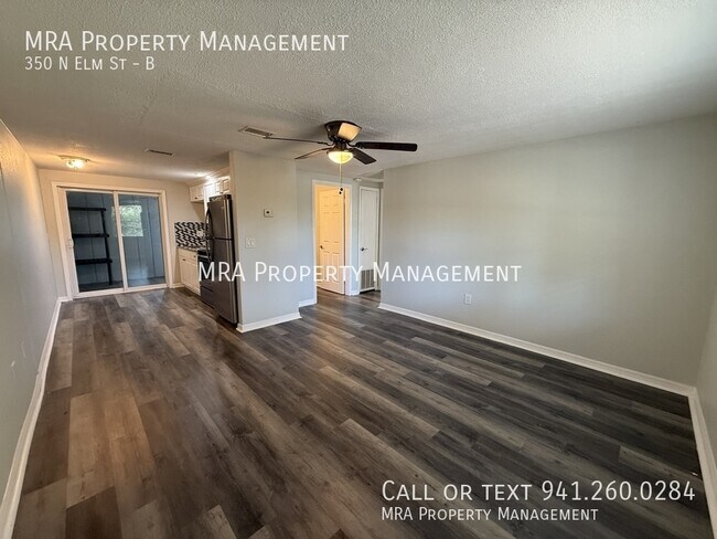 350 N Elm St in Englewood, FL - Foto de edificio - Building Photo