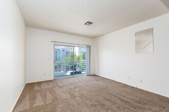 7100 W Pirates Cove Rd in Las Vegas, NV - Building Photo - Building Photo