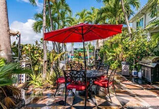 8200 Byron Ave-Unit -5 in Miami Beach, FL - Building Photo - Building Photo