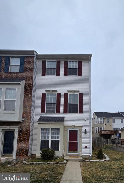 property at 2441 Old Farmhouse Ct