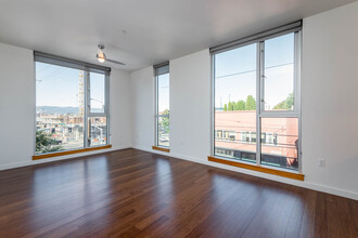 Central Eastside Lofts in Portland, OR - Foto de edificio - Building Photo