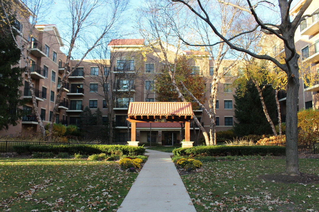 5100 W 96th St in Oak Lawn, IL - Building Photo