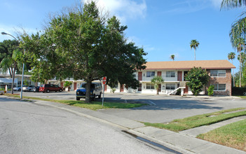 Sally Lane Apartments in Clearwater, FL - Foto de edificio - Building Photo