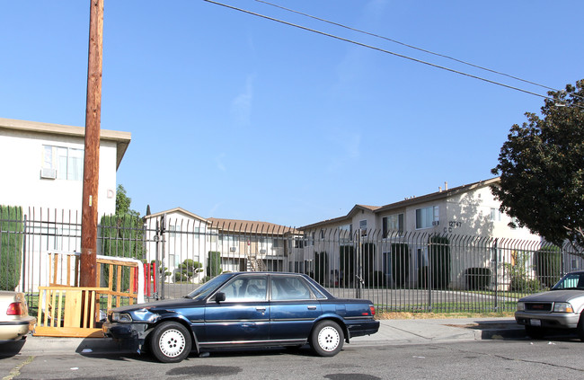 Casa Bien Apartments in Pacoima, CA - Building Photo - Building Photo