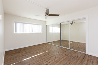 South Manhattan Apartments in Los Angeles, CA - Building Photo - Interior Photo