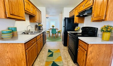 5942 NE 42nd St in Kansas City, MO - Foto de edificio - Building Photo