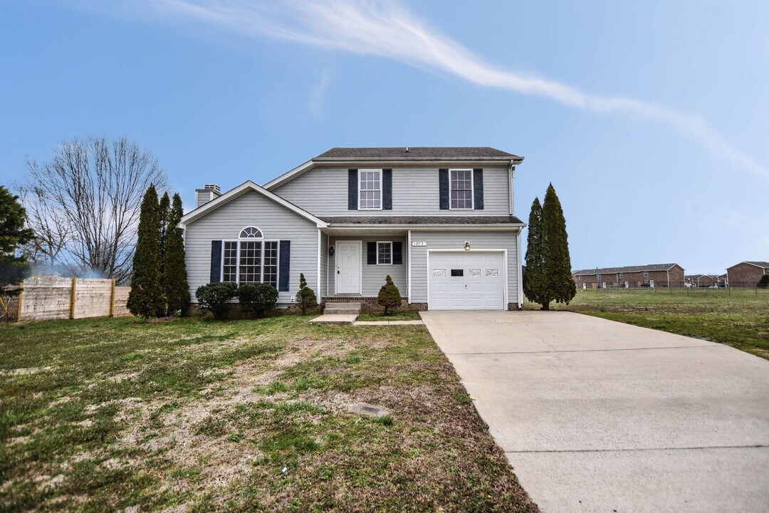 1205 Shorehaven Dr in Clarksville, TN - Building Photo
