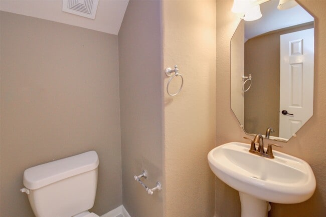 property at 87 N Pinto Point Cir