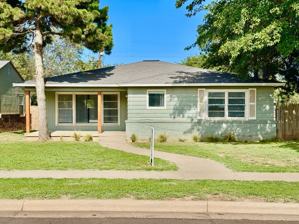 3302 32nd St in Lubbock, TX - Building Photo