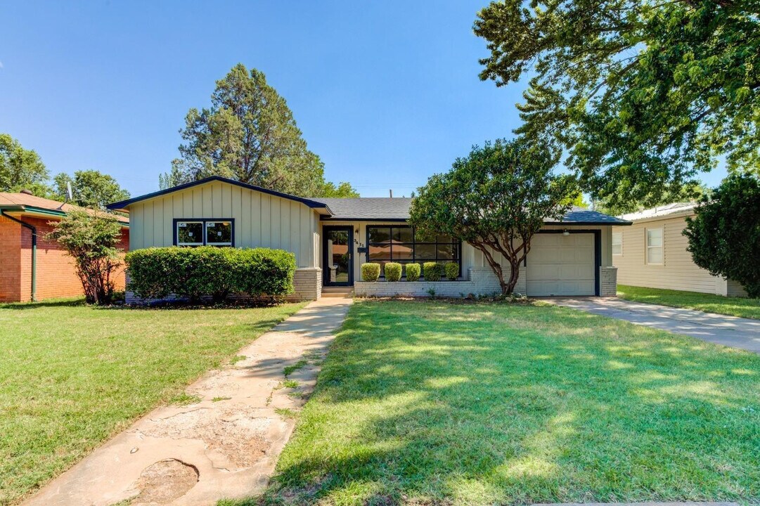 3411 41st St in Lubbock, TX - Building Photo