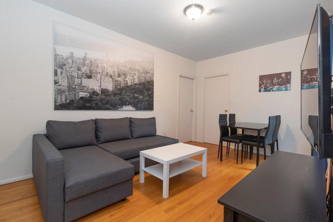 331 E 92nd St in New York, NY - Building Photo