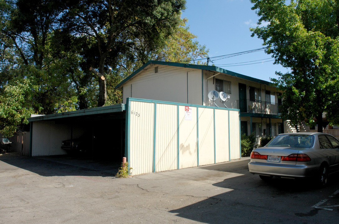 6119 Montecito Blvd in Santa Rosa, CA - Foto de edificio