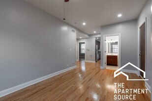 4502 N Sheridan Rd, Unit 2 in Chicago, IL - Building Photo