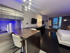 4381 W Flamingo Rd in Las Vegas, NV - Building Photo - Building Photo