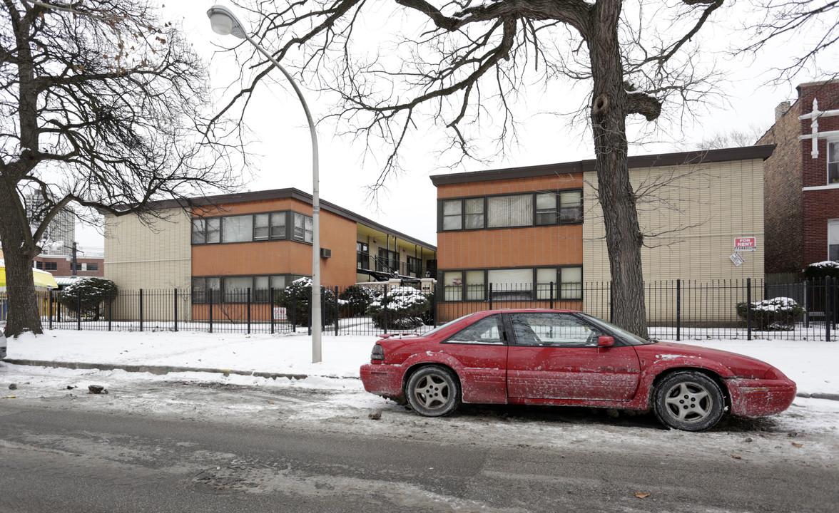 7535 S Saginaw Ave in Chicago, IL - Foto de edificio