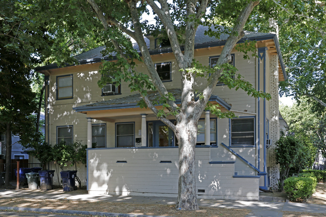 2430 H St in Sacramento, CA - Building Photo