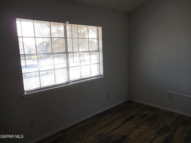 2109 Lake Omega St in El Paso, TX - Building Photo - Building Photo