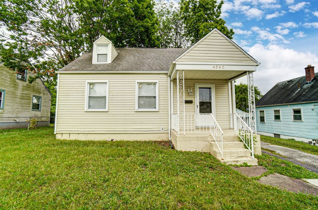 4540 Greenwich Village Ave in Dayton, OH - Foto de edificio