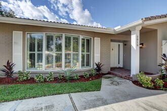 1010 SW 1st St in Boca Raton, FL - Building Photo - Building Photo