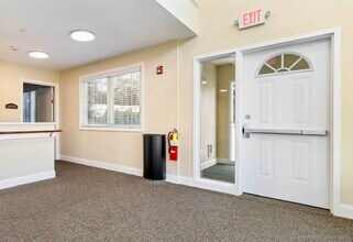 14 Godfrey St in Groton, CT - Foto de edificio - Building Photo
