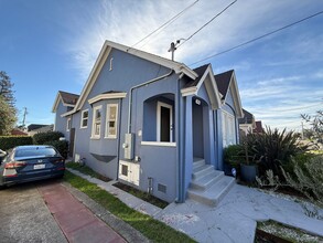 3026 57th Ave in Oakland, CA - Building Photo - Building Photo