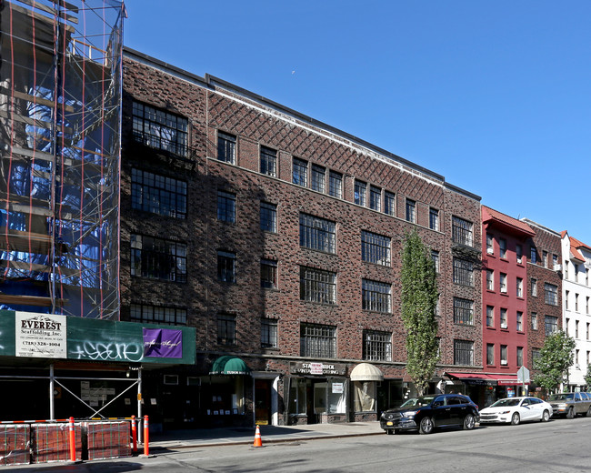 47-49 Greenwich Ave in New York, NY - Building Photo - Building Photo