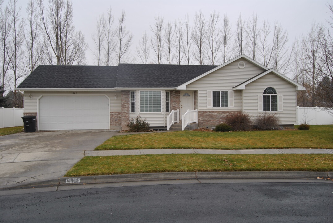 3822 Ridgeview Cir in Ammon, ID - Building Photo