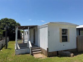 8979 Gladewood in Willis, TX - Building Photo