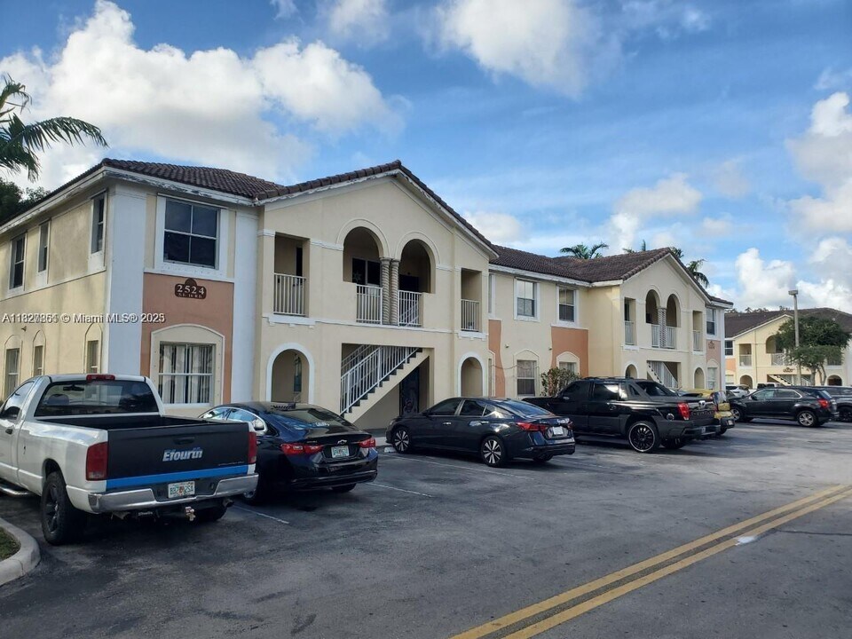 2524 SE 16th St in Homestead, FL - Building Photo