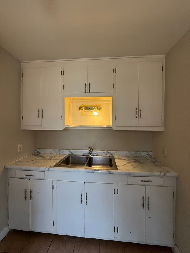 562 Edmund Ave W in St. Paul, MN - Building Photo - Building Photo
