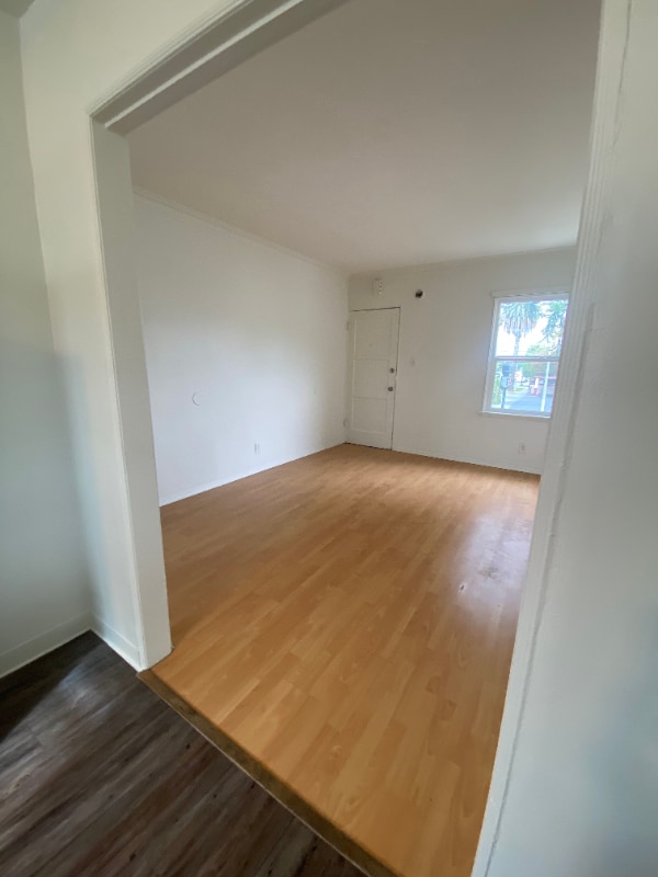 5932 Melrose Ave in Los Angeles, CA - Foto de edificio - Building Photo