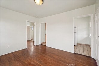 122 W 110th St in Los Angeles, CA - Building Photo - Building Photo