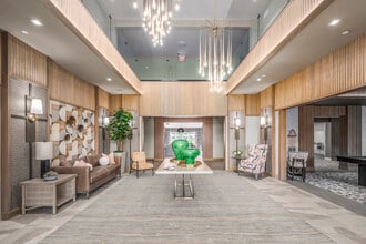 Greenview Estate House in Oakdale, NY - Building Photo - Lobby