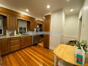 45 Bowdoin St, Unit 2 in Medford, MA - Foto de edificio - Building Photo